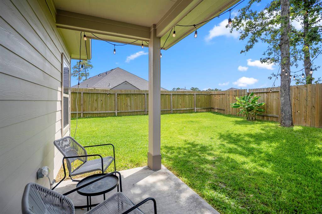 Perfect setup for some privacy without being boxed in—this backyard offers space to stretch out, string lights for evening ambience, and no back neighbors. Plus, that right-side fence? It borders the neighborhood park—so you’re just a few steps away from swings, slides, and wide-open green space.
