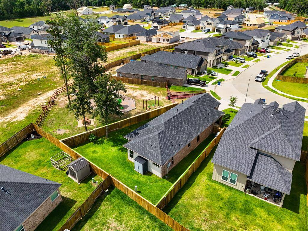 Set on a unique loop-side lot with neighbors on only one side and direct access to the park, this home enjoys extra privacy and green space without the typical corner-lot exposure. A rare setup that gives you room to breathe in a neighborhood that usually packs 'em in