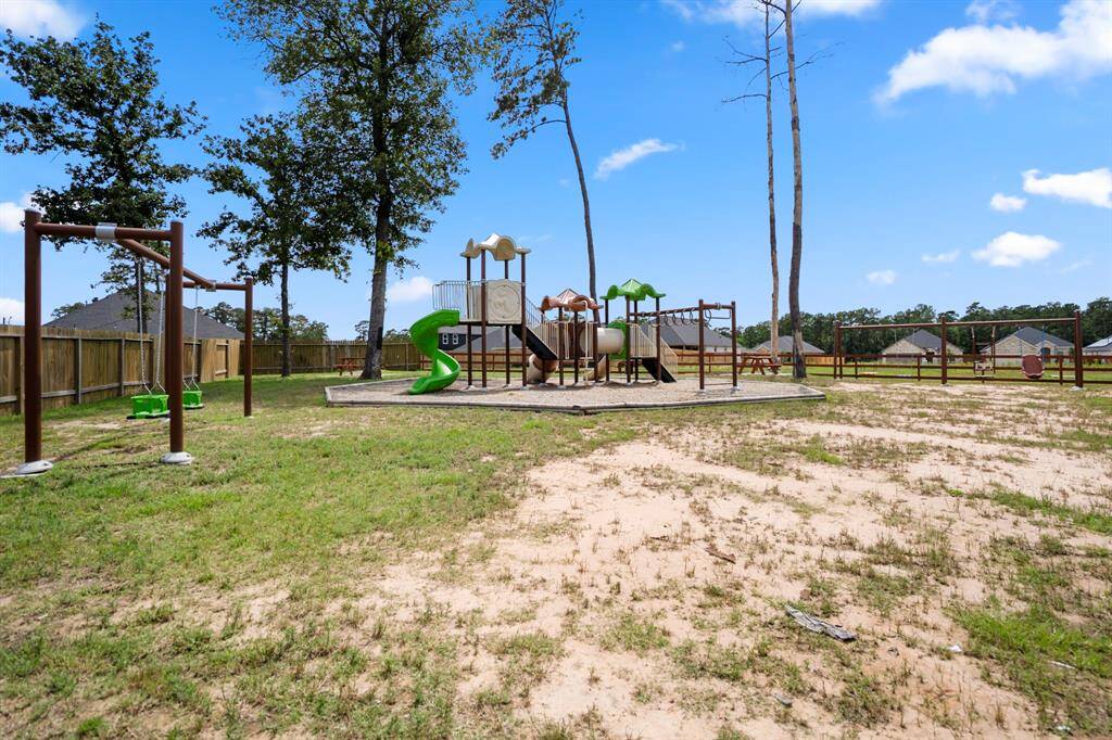 And just on the other side of the fence—your own neighborhood park! Swings, slides, and space to roam, all just steps away without the maintenance. It’s like having a bonus backyard, minus the mowing.