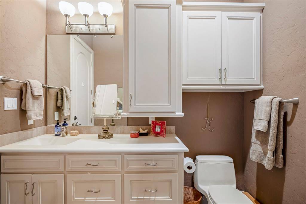 The full bath/pool bath in the casita/4th bedroom ensuite serves as a smart dual-function bath: A luxurious space for a rejuvenating shower or a refreshing rinse after a swim.