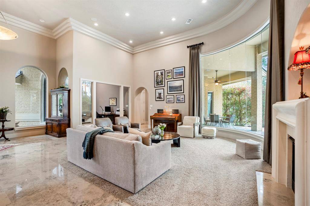 Timelss architectural design abounds with high ceilings, sleek designer molding, and windows throughout that capture breathtaking views of your own slice of paradise.