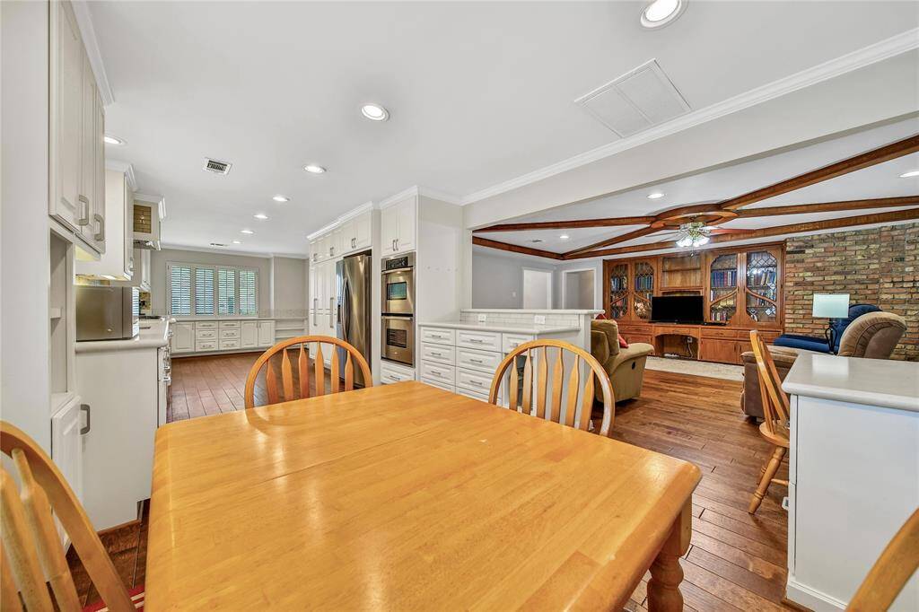 View of breakfast nook :2.
