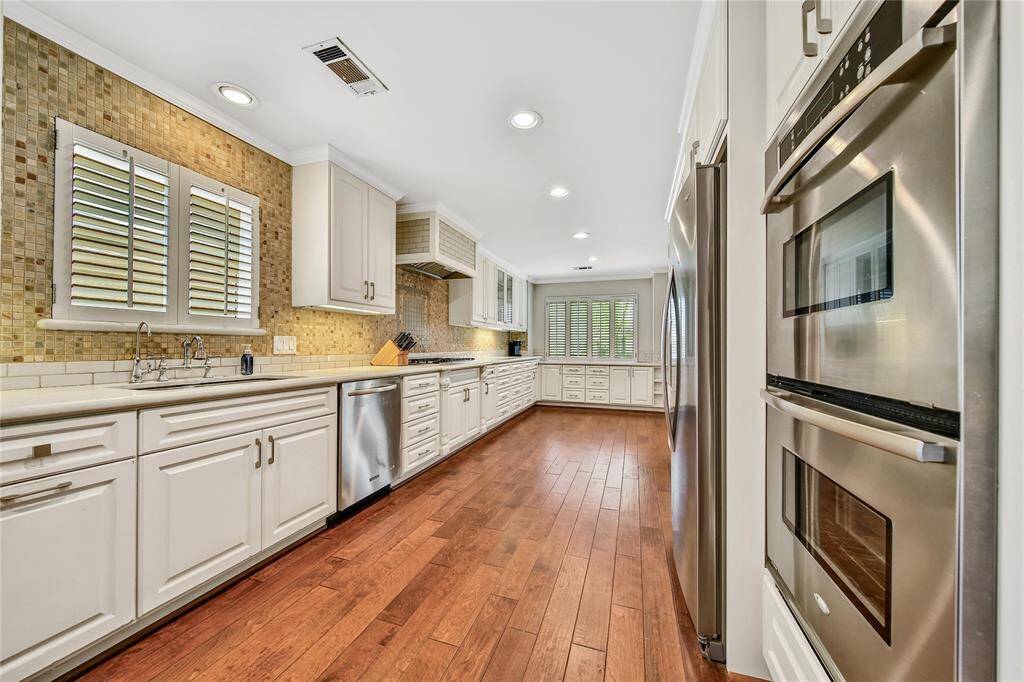 View of kitchen :6.