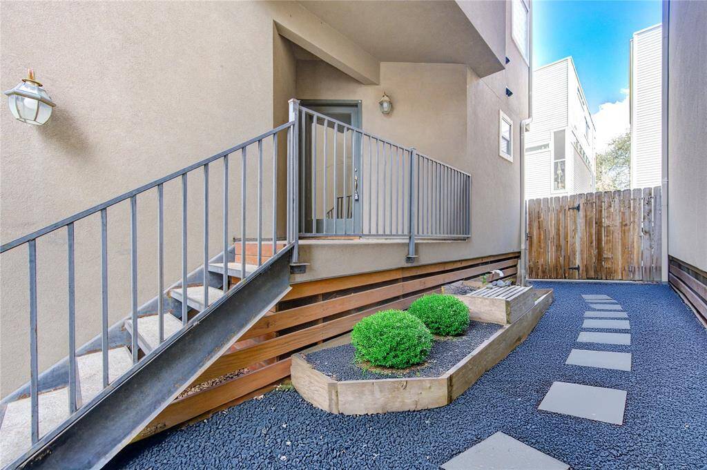 With both a side yard and a back yard, there is plenty of space to enjoy the outdoors.