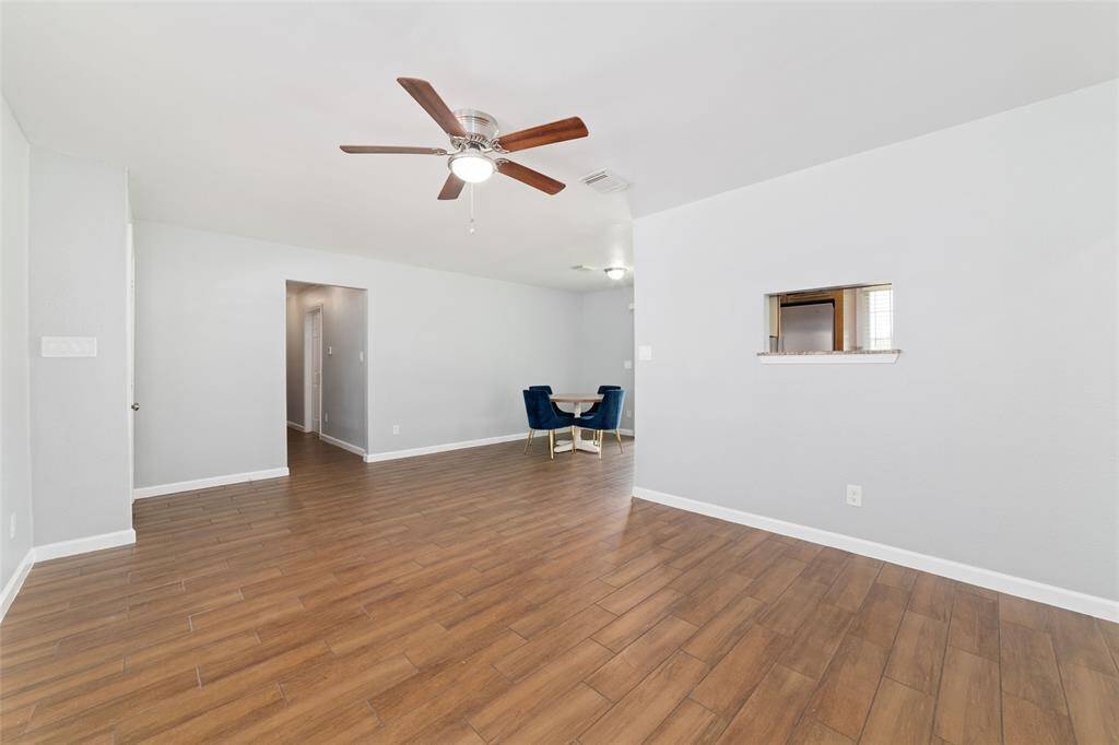 Flex space for formal dining room, play area, formal sitting area, or whatever your mind creates!