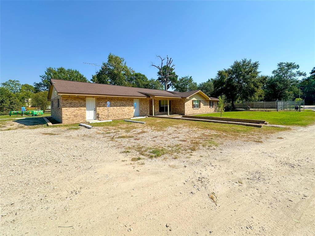 1 story home, 2 Metal Buildings on over 3 Acres!