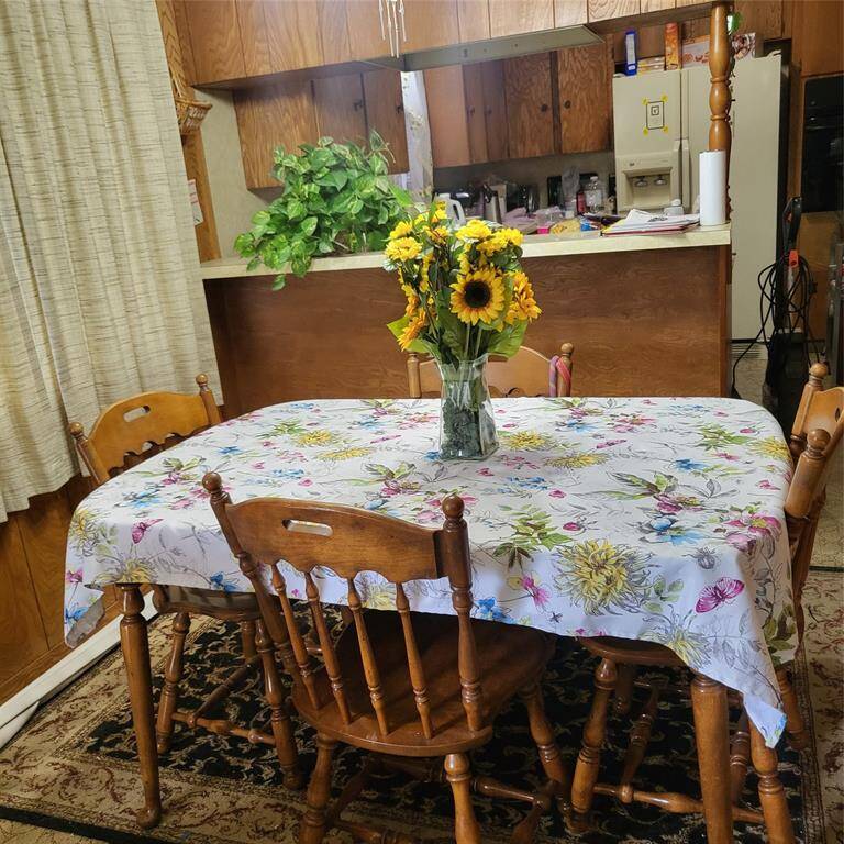 Breakfast Area looking into Kitchen