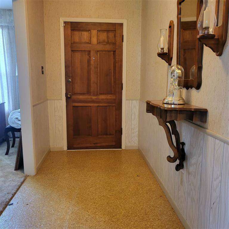 Large Entry Room for Home Decor