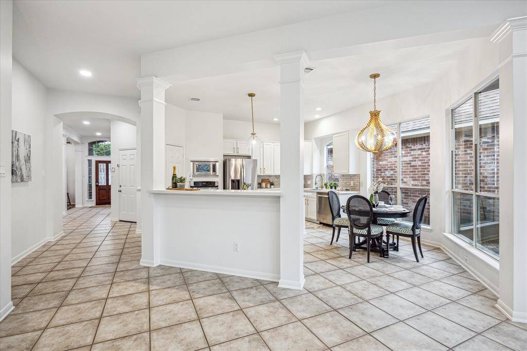 Lovely functional floor plan with an open concept kitchen and family room.  Great space to entertain.