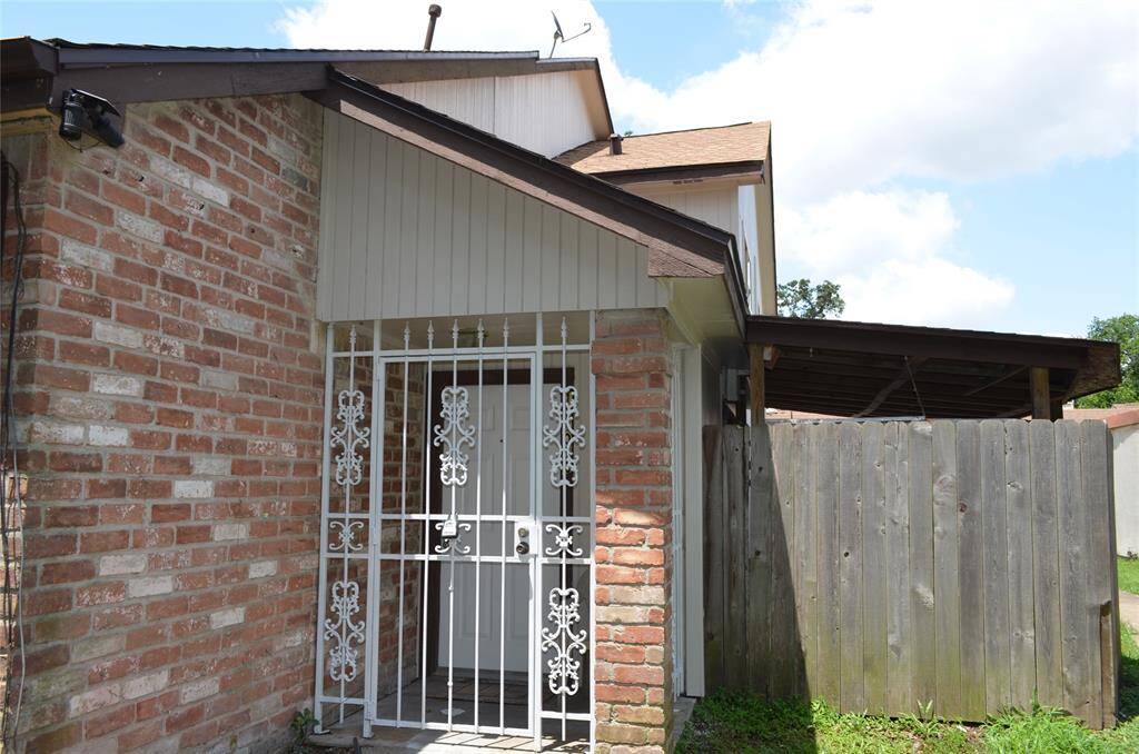 EXTERIOR ENTRANCE