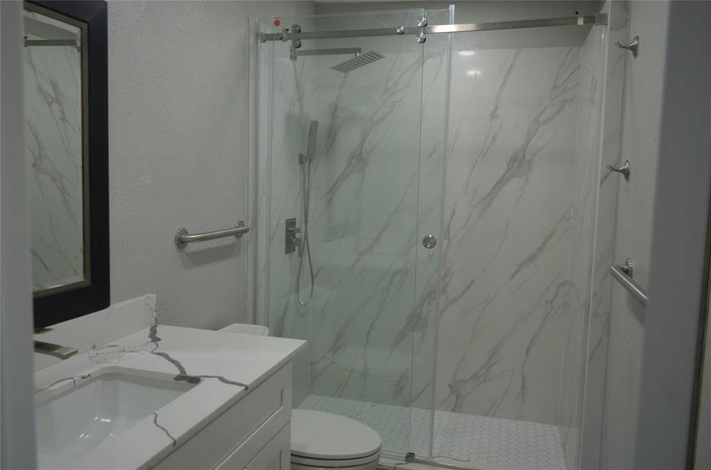 RESTROOM UPSTARIRS