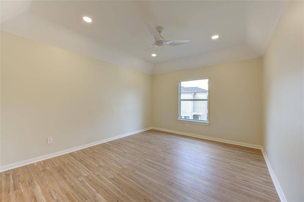 Bedroom2 (2nd floor)