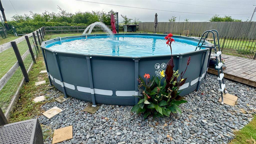 You can choose to keep the pool, or they will remove it. Buyer's choice