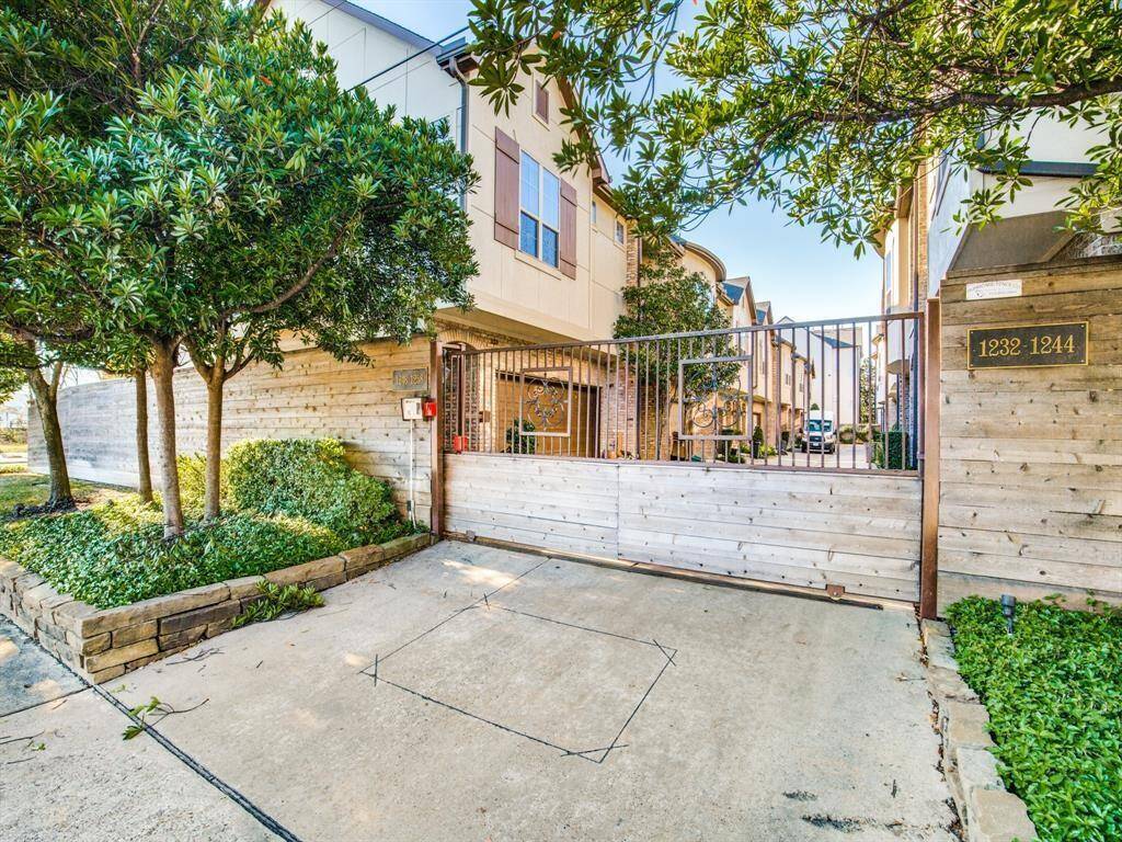 A look at the community gates - great for added security and peace of mind