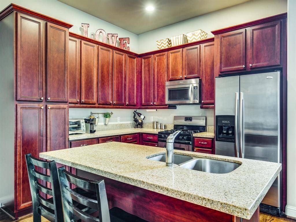 Ready to show off your cooking skills at your next dinner party? Enjoy a gas range to whip up gourmet meals.