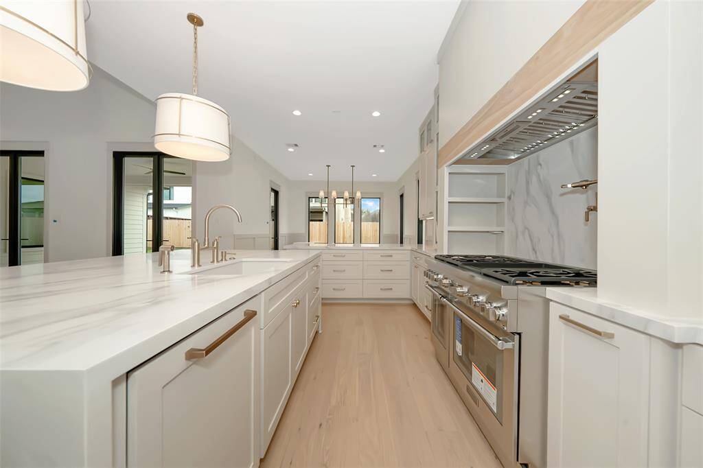 Extra wide vent hood for a spacious area for cooking.