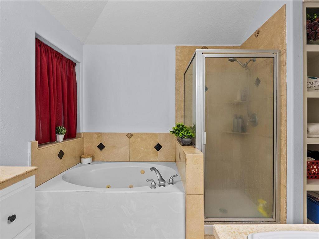 Seperate tub and shower