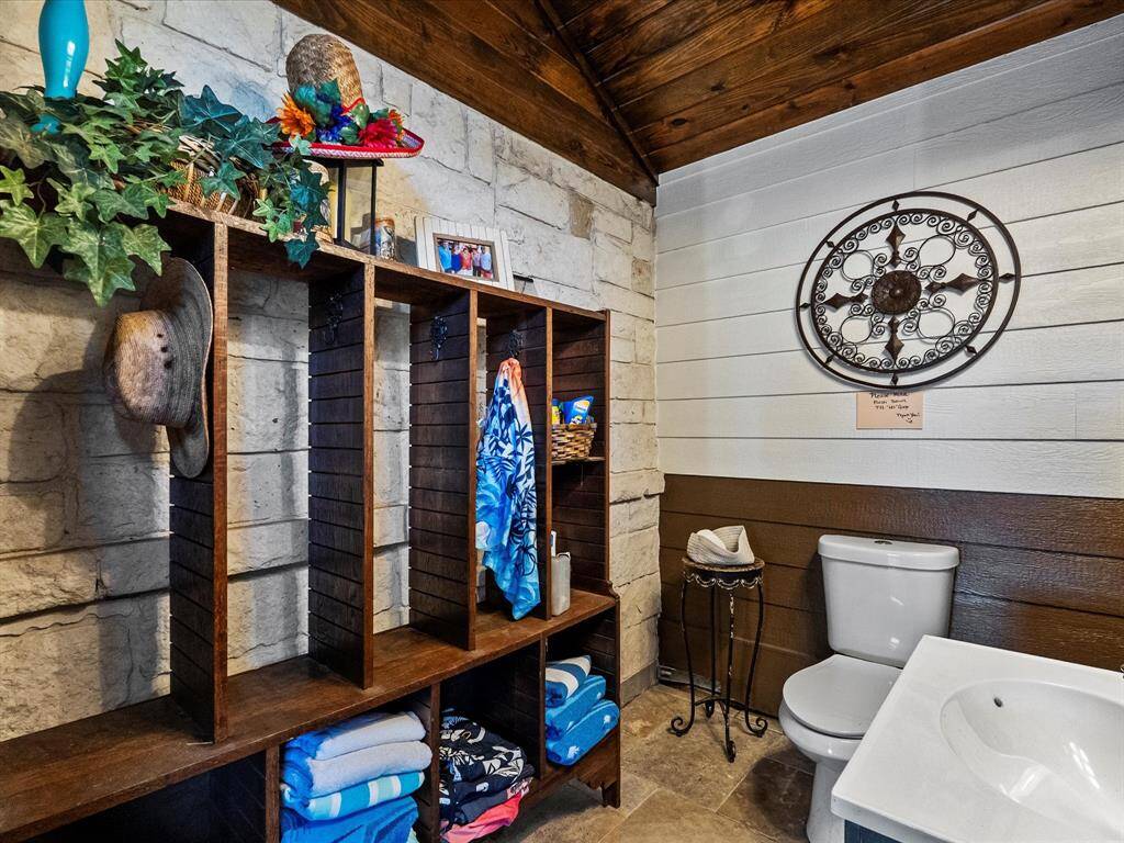 Outdoor bath room