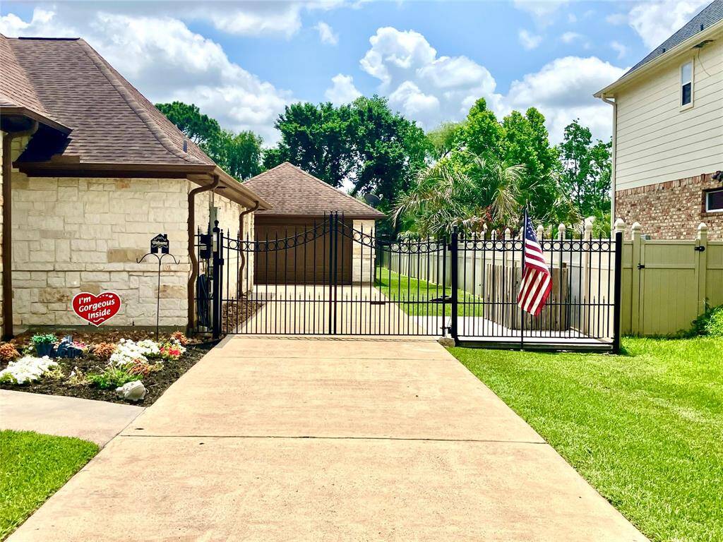 Private Drive-way Gate