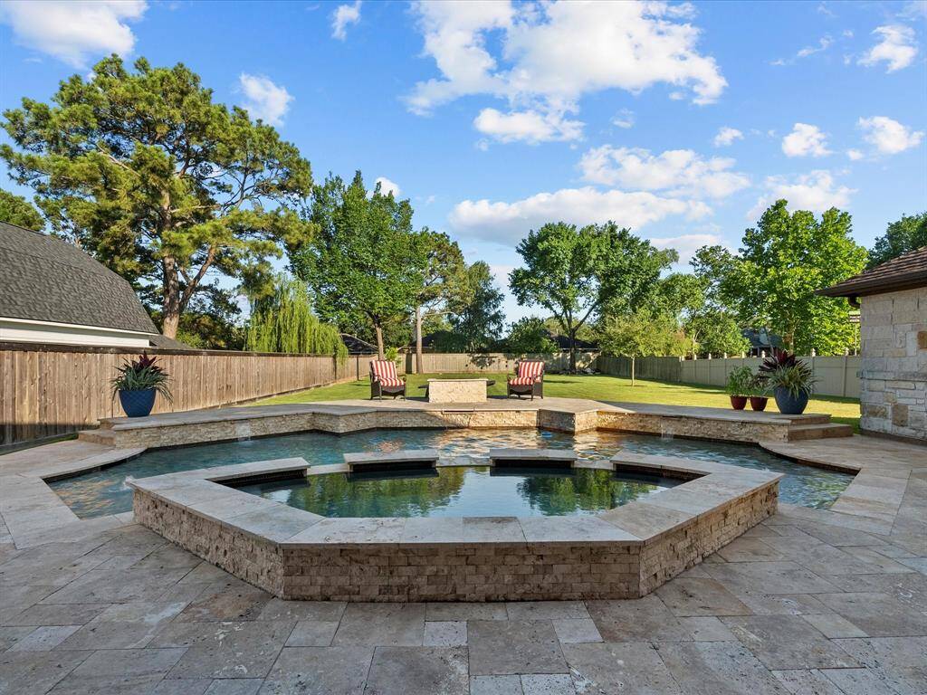 Custom Pool and Hot Tub