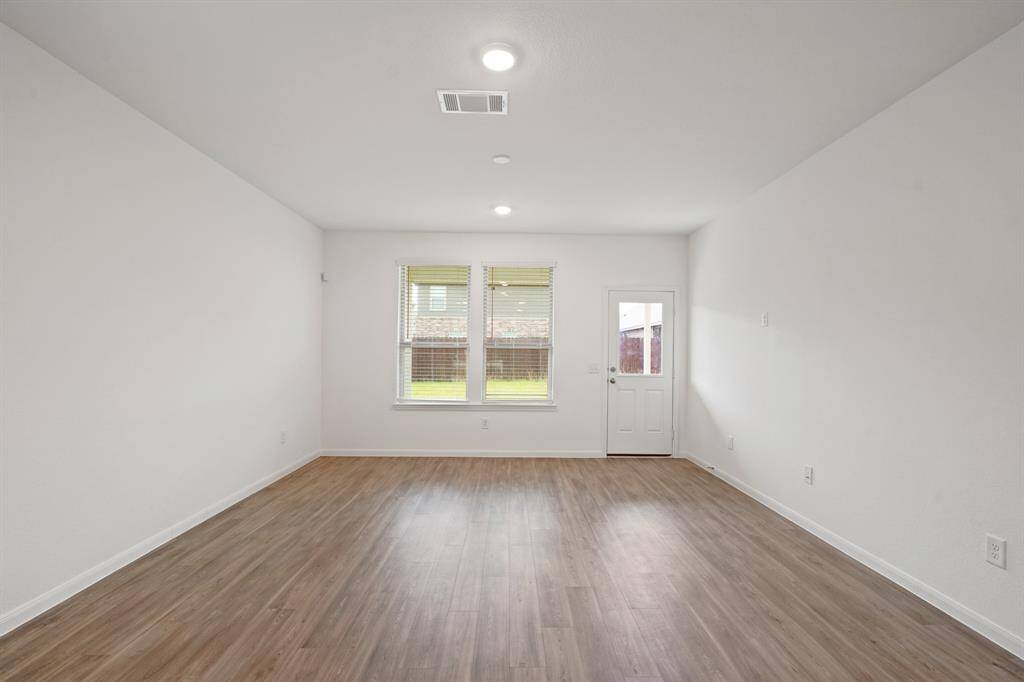 Your ideal gathering spot awaits! With natural light streaming in, this cheerful living area is perfectly set for comfort and connection.