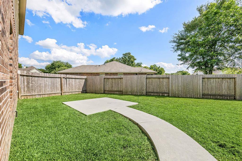 Extra walkway and patio sitting area. Perfect for a jacuzzi or extra sitting area with a gazebo.