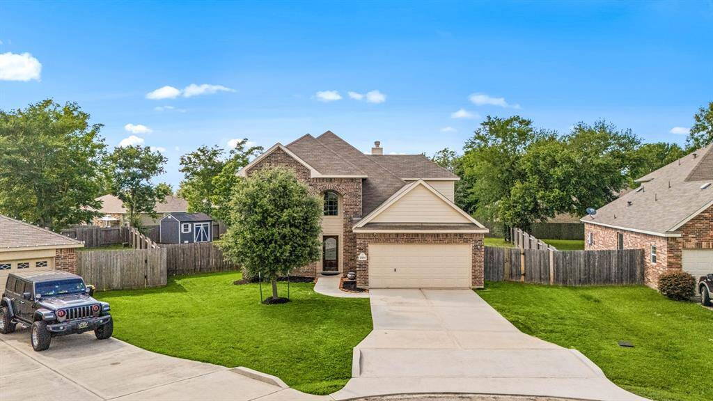 This home sits on a large lot with ample yard space in front and the back, lush landscaping and well-maintained yard! Plenty of space to accommodate guest parking and situated on a quiet cul-de-sac street in the Lake Conroe Hills