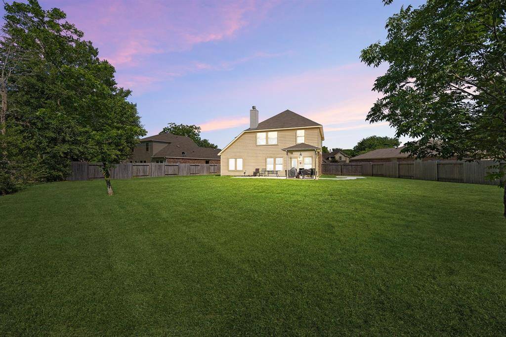 Check out this huge backyard!!
