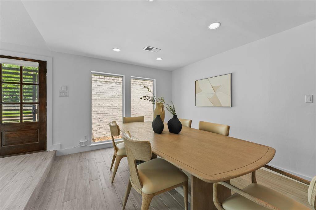 Dining room.