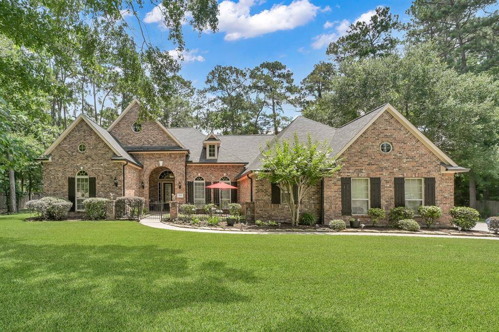 Stunning 1.5 Story Home in on Beautiful 3/4 Acre Lot in Highly Desirable Crighton Ridge.