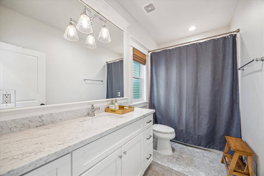 Garage apartment bathroom, just as luxurious as the main house!