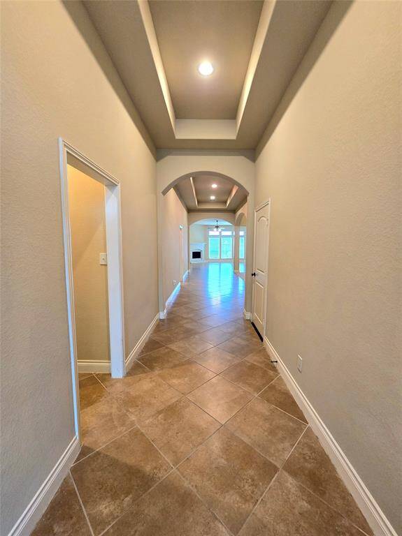 14' Ft Ceiling Entry