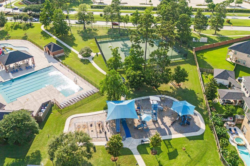 Beautiful pool with spa like features