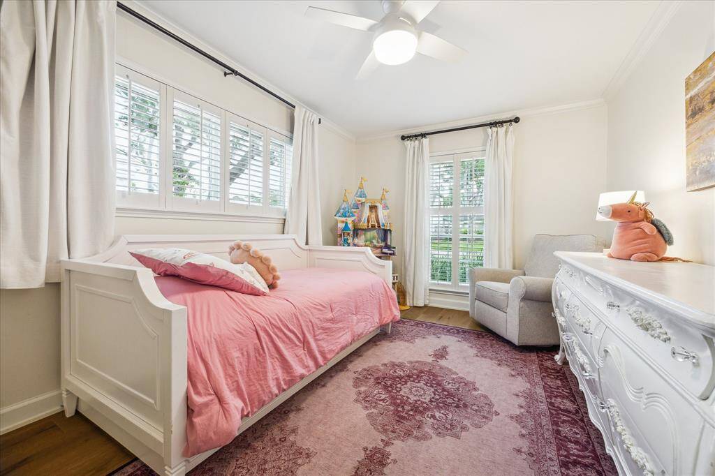 Secondary bedroom