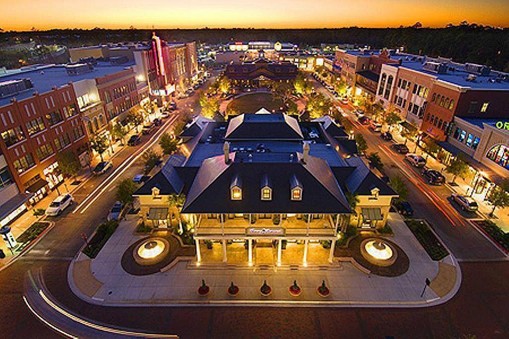 Experience vibrant outdoor shopping and dining at The Woodlands' Market Street.