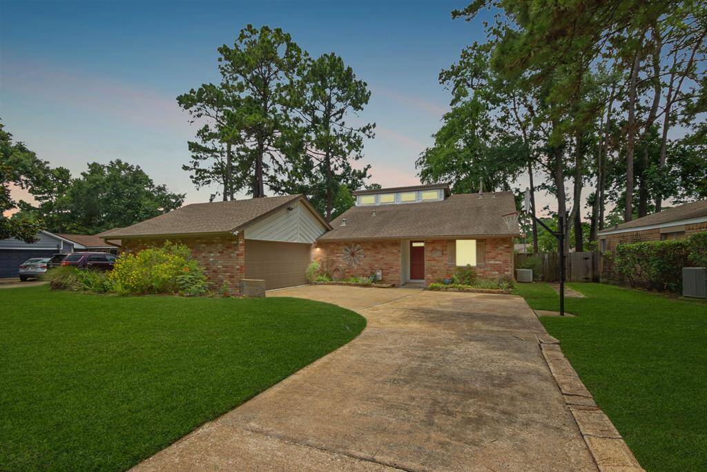 Welcome home to 14922 Sandy Creek Drive! This beautifully maintained 1-story home boasts 3 bedrooms and 2 full bathrooms. Enjoy a gorgeous courtyard with turf, a large backyard, and a 2-car garage. Inside, you'll find elegant wood tile flooring, granite countertops, a cozy gas fireplace with a custom cedar mantle, and stunning barn doors accentuating the Master Suite.