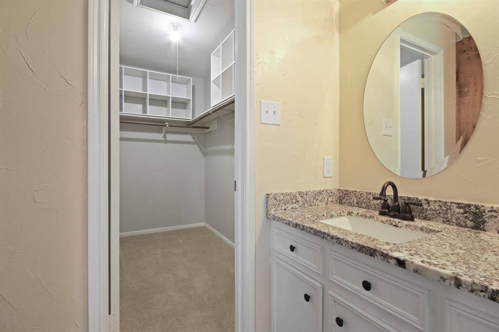 It is complete with a Walk-In Closet.