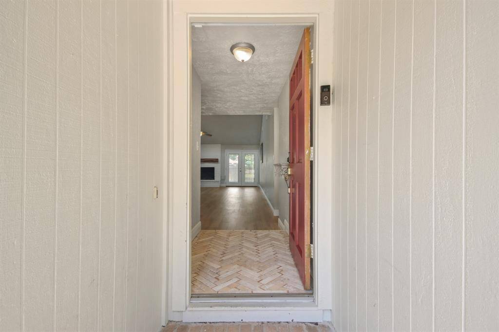 This gorgeous home has an inviting entrance that welcomes your family, friends, and guests.