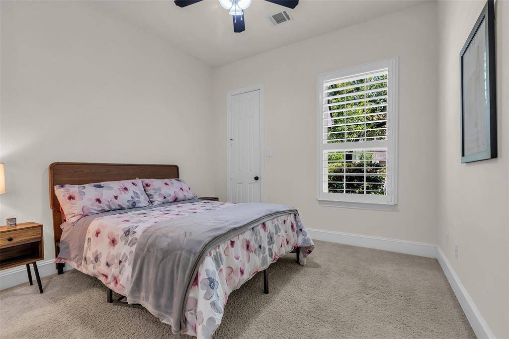 Secondary bedroom on the first floor with ensuite bathroom