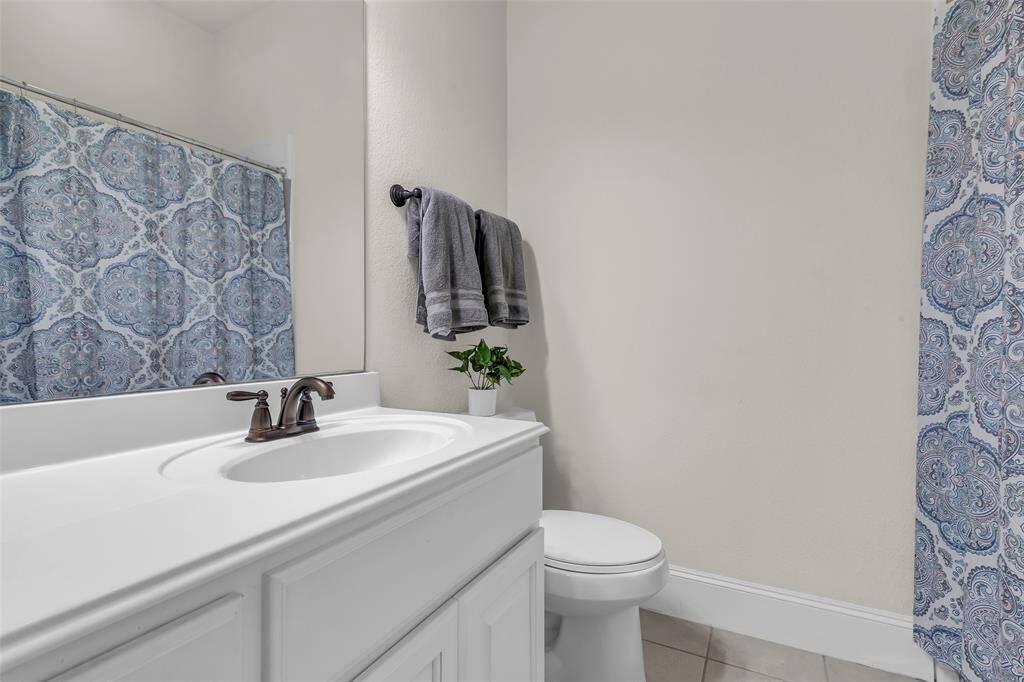 Upstairs full bathroom