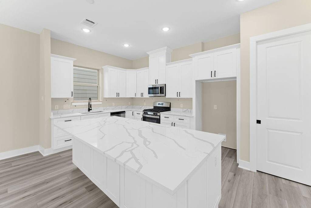 Quartz Kitchen Bar