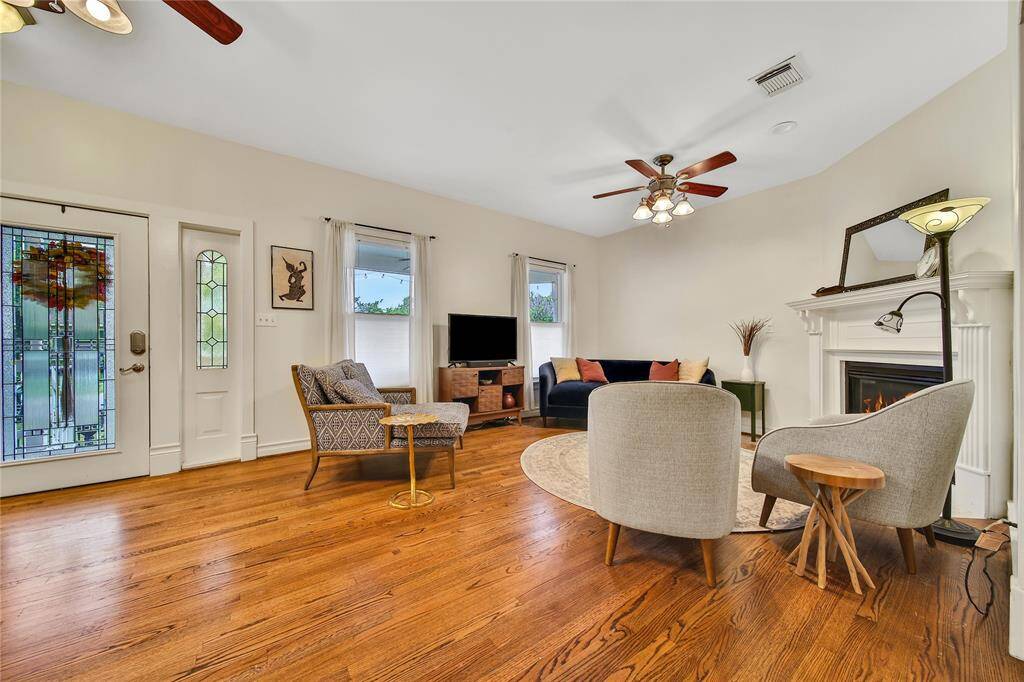 View of living room :2.