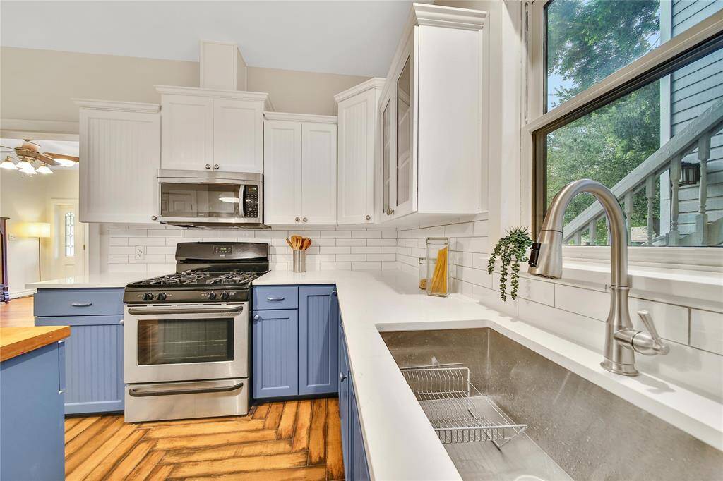 View of kitchen :3.
