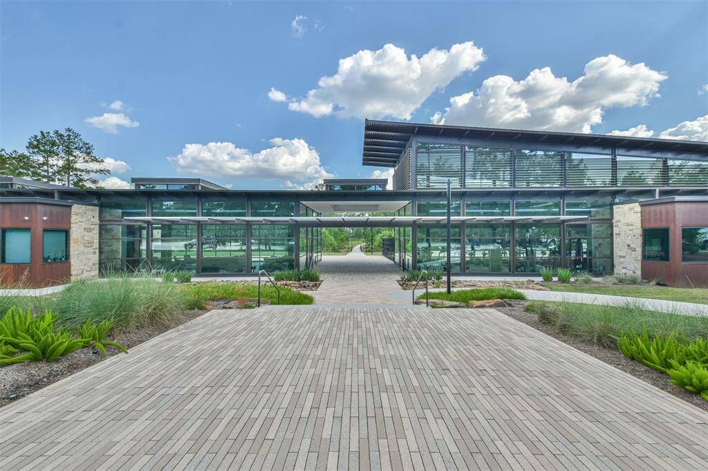 The Woodlands HIlls is a beautiful neighborhood full of amazing amenities!