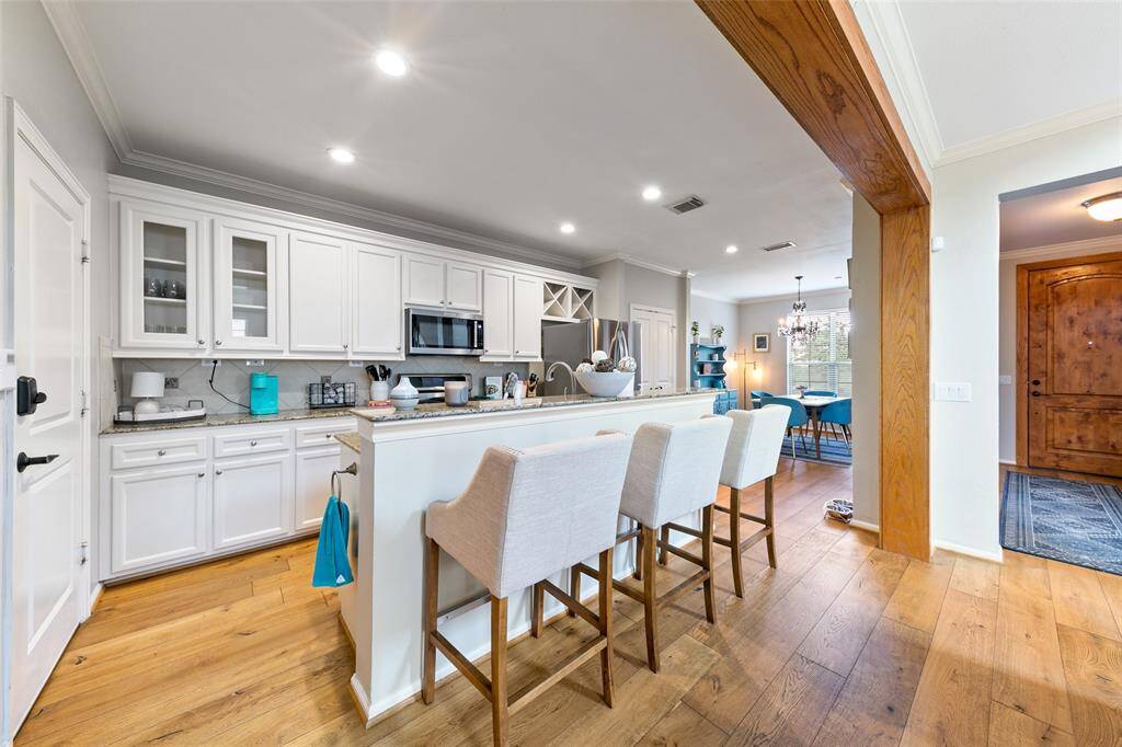 Check out this adorable kitchen!