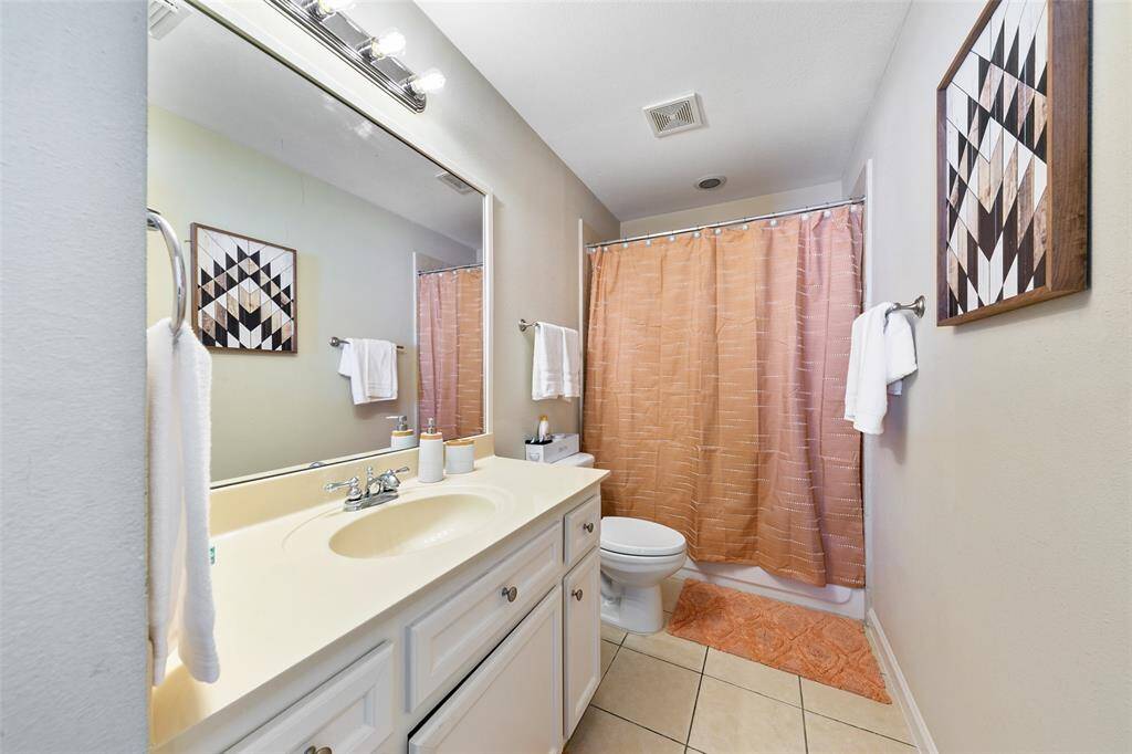 Full bath between the two additional bedrooms.