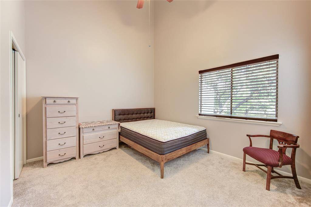Bedroom#1 with high ceiling