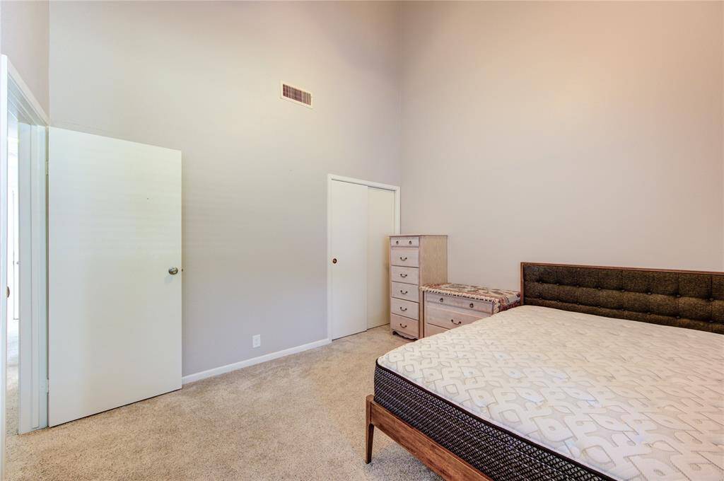 Bedroom#1 with high ceiling