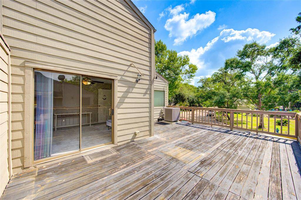 Outside deck access to the bedroom#2