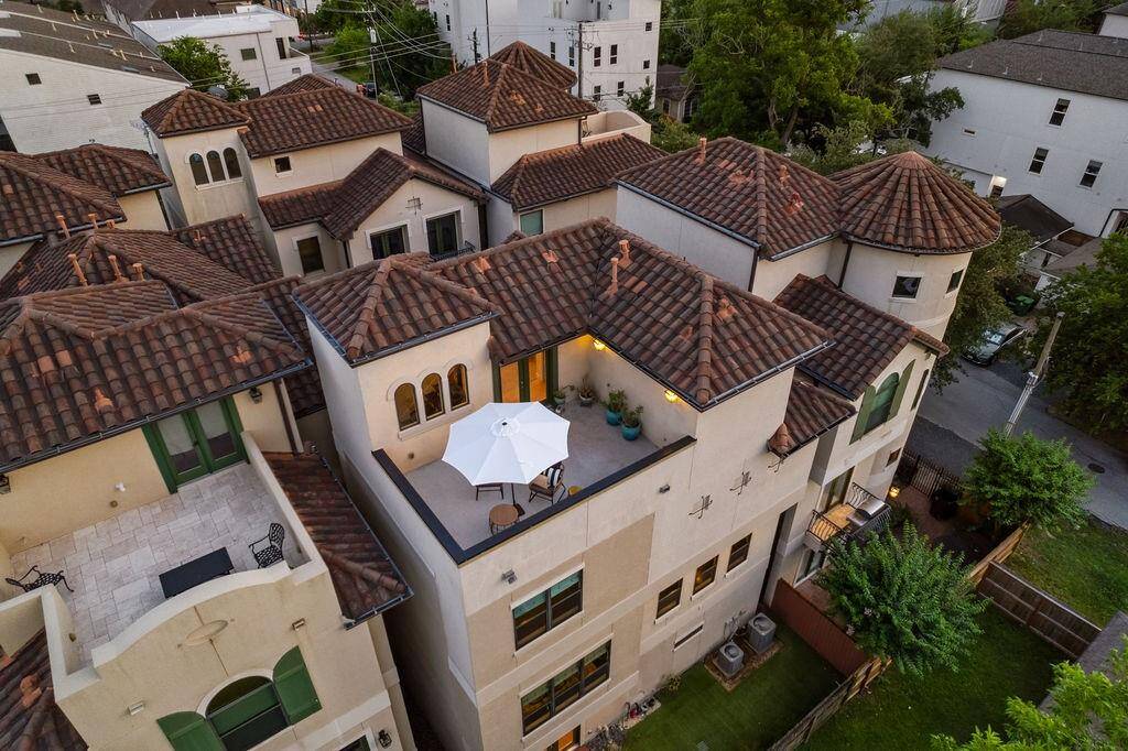 Rooftop deck with city views for miles!
